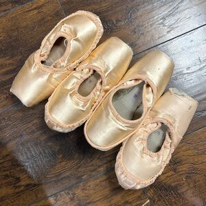 Dead pointe shoes for crafting